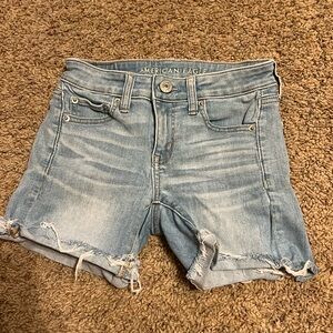 American Eagle Jean Shorts - Light Washed